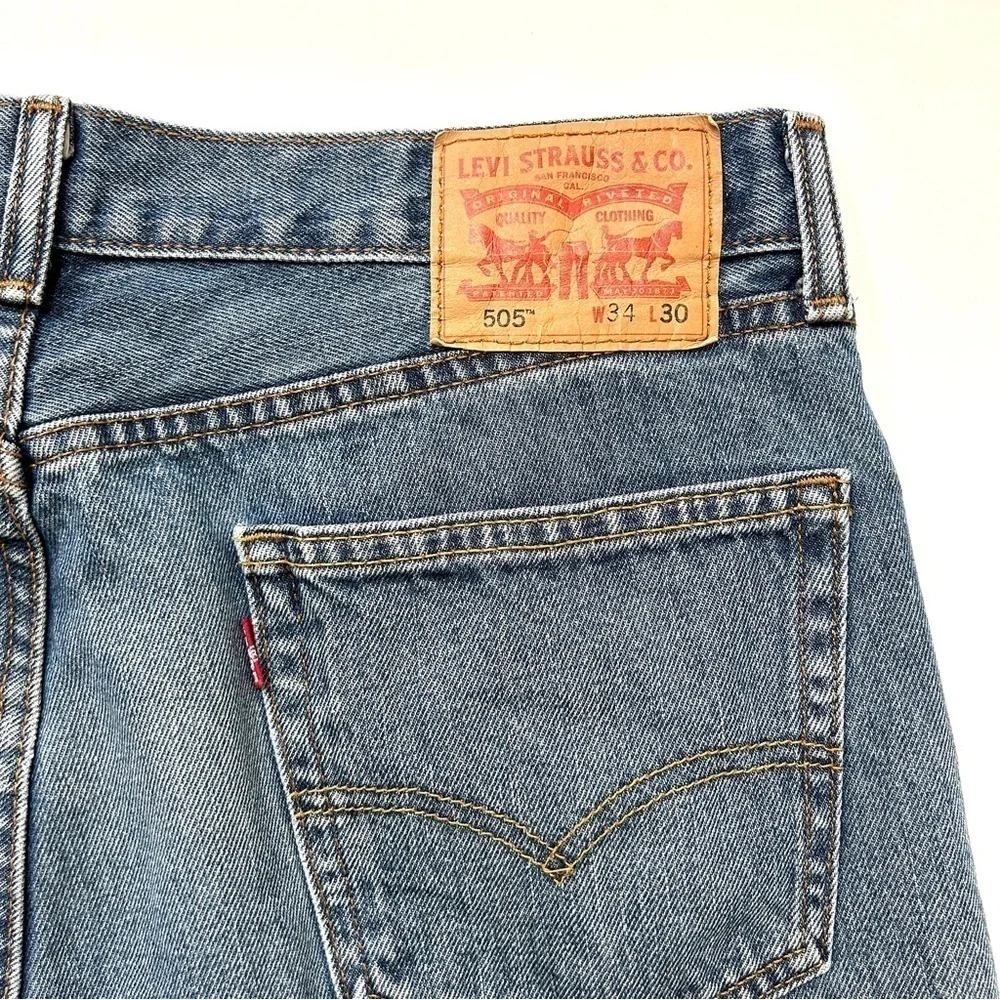 Levi’s 505 Regular Fit Men’s Straight Leg Classic Blue Denim Jeans, Size 34x30